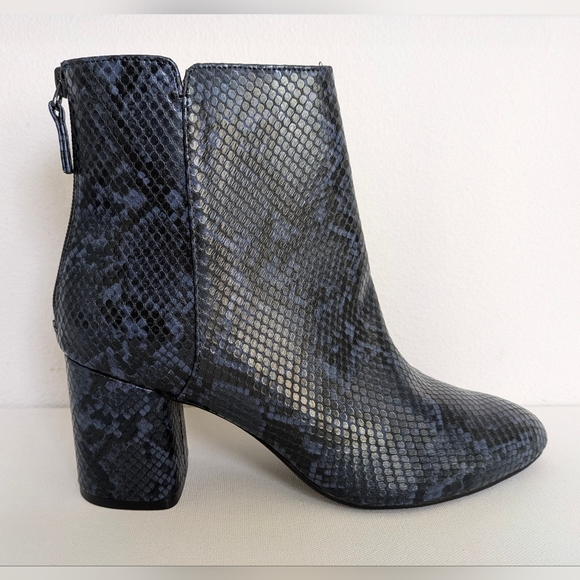 New OLD NAVY Women's Zip Blue/Black Snakeskin Pattern Ankle Booties 3" Heel Chic - Picture 1 of 7